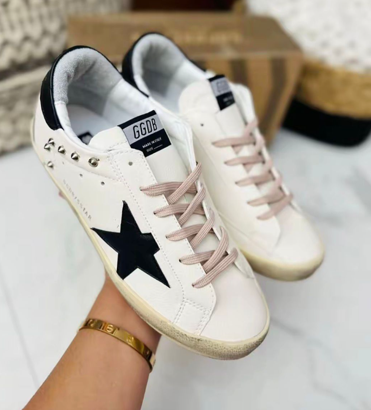 Golden Goose Super-Star Black Star